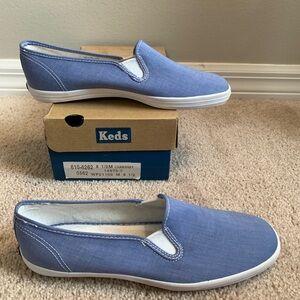 Keds  - perfect on-the-go shoe!
Makes a nice boat shoe as well.